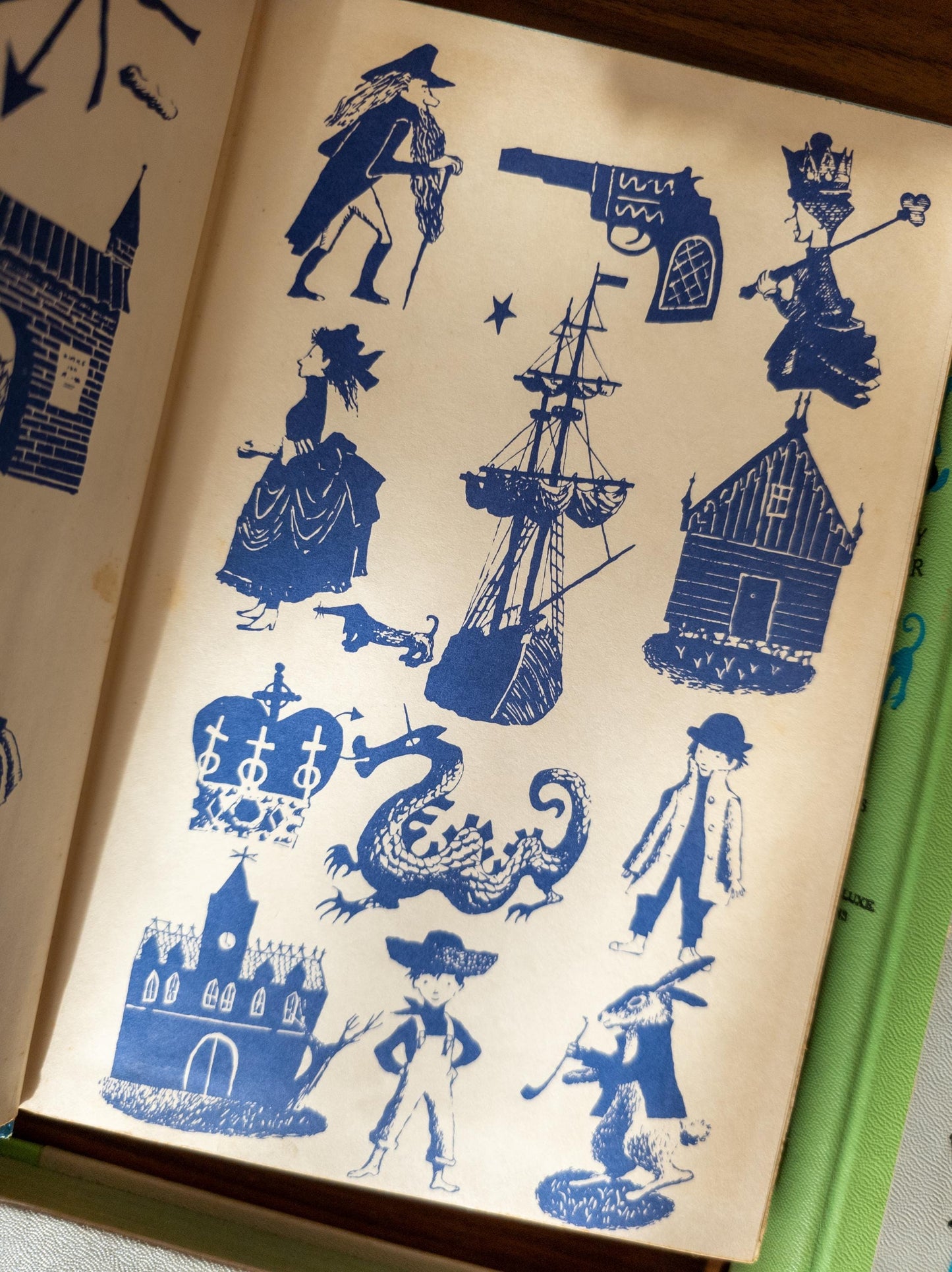 Junior Deluxe Library (Set of 6)