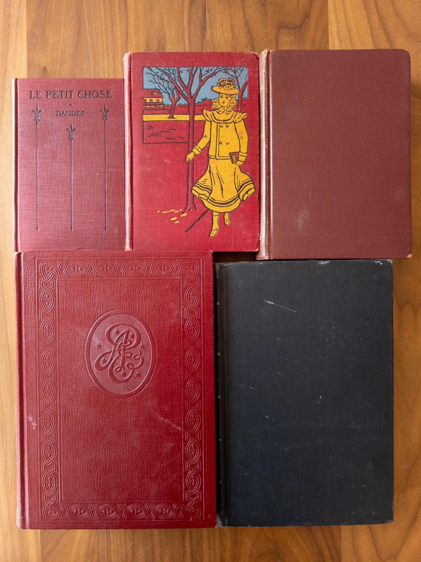 Red vintage books - Set of 5