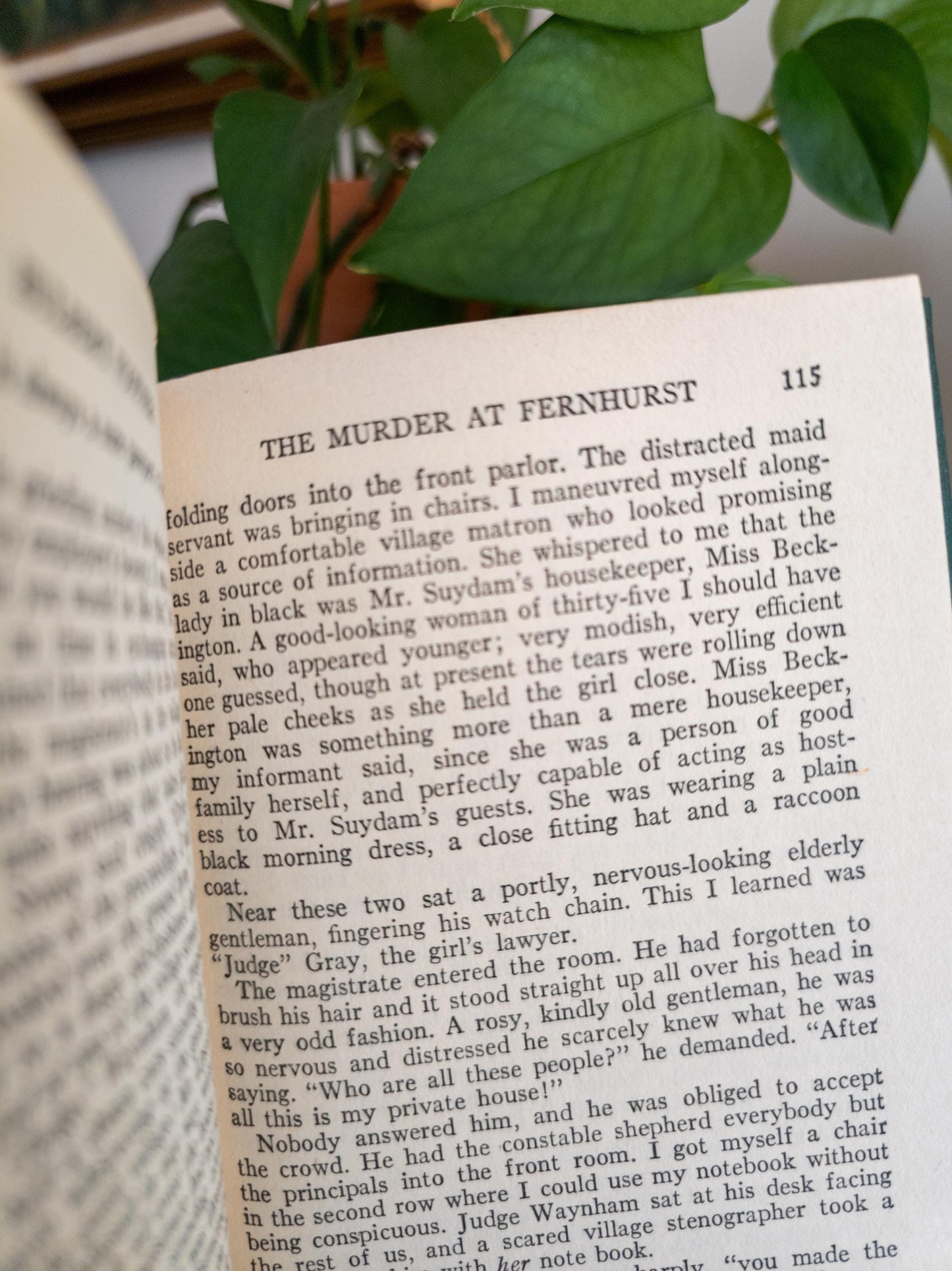 The World's Best 100 Detective Stories - vintage green and gold books